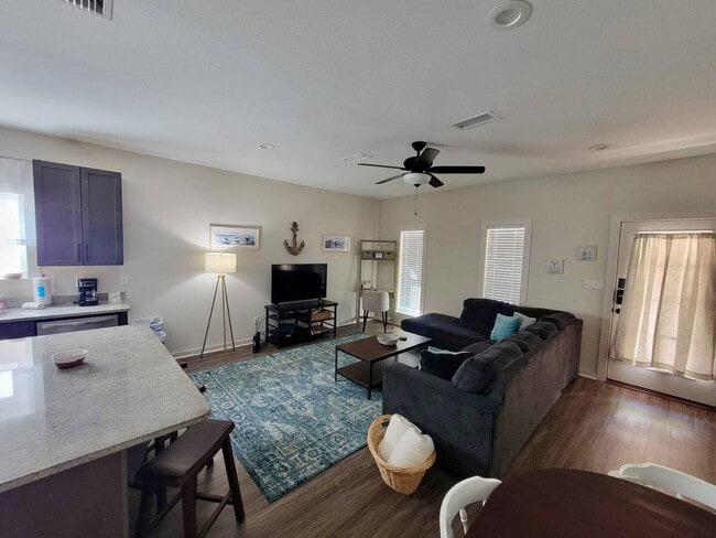 Photo - 410 N C St Unidad ID1367374P