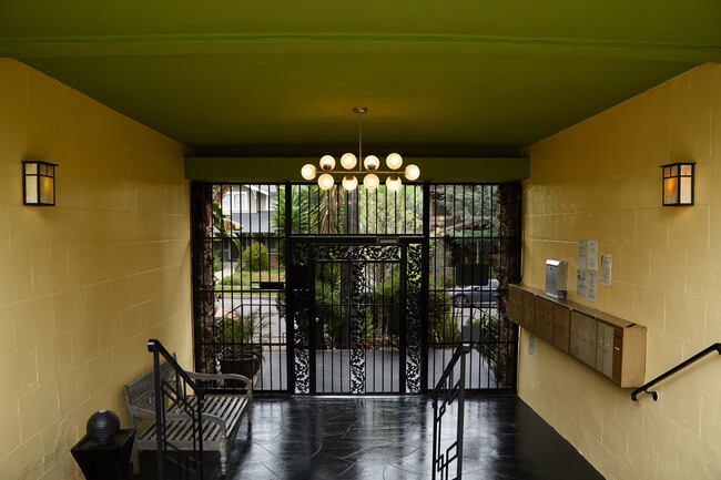 Photo - Tropicanyon Apartments