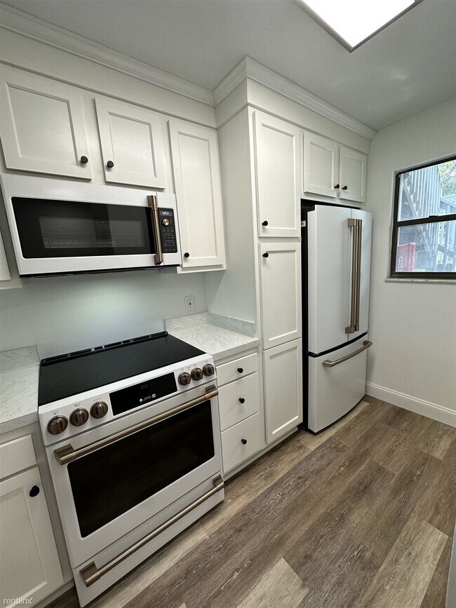 2 br, 1 bath Condo 700 West Pope Road Condo for Rent in St