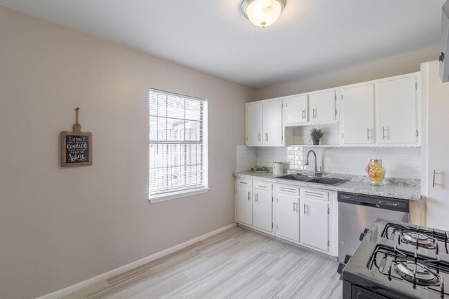 Photo - 313 Evans St