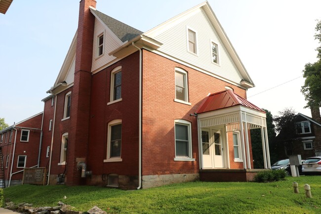 Photo - Spacious 1 Bedroom Near Penn State Campus, could be available for May 2026 move in! Unit 7