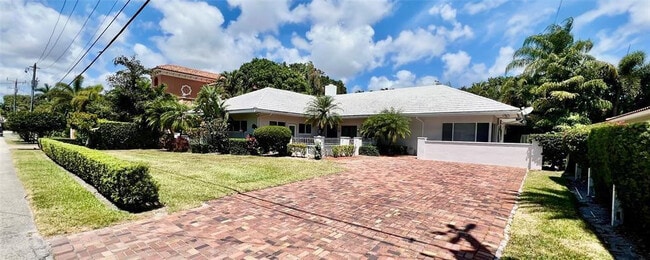 Photo - 2325 Barcelona Dr