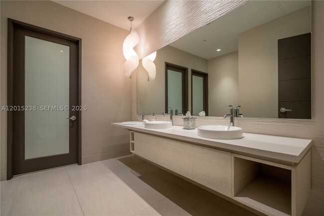 Building Photo - 17301 Biscayne Blvd Unit 203