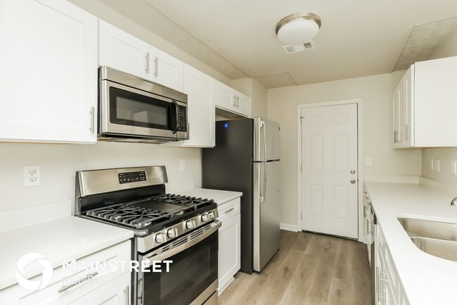 Photo - 300 Ashton Pl
