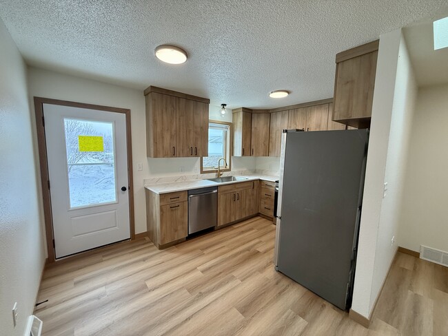 Photo - 1004 Castlewood Dr