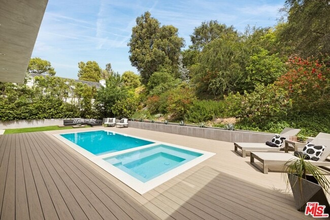 Photo - 2814 Roscomare Rd