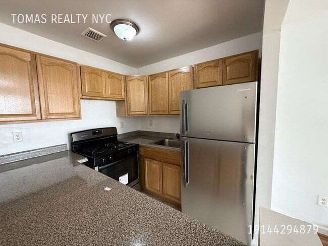 Photo - 793 Jennings St