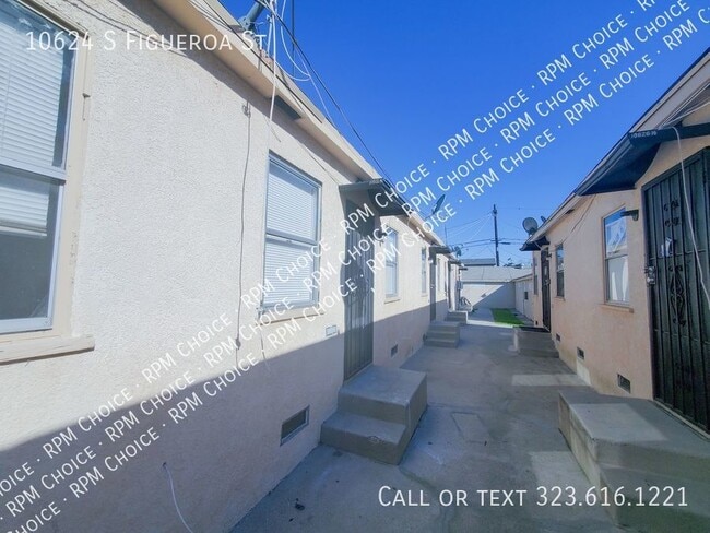 Photo - 10624 S Figueroa St Apartamento