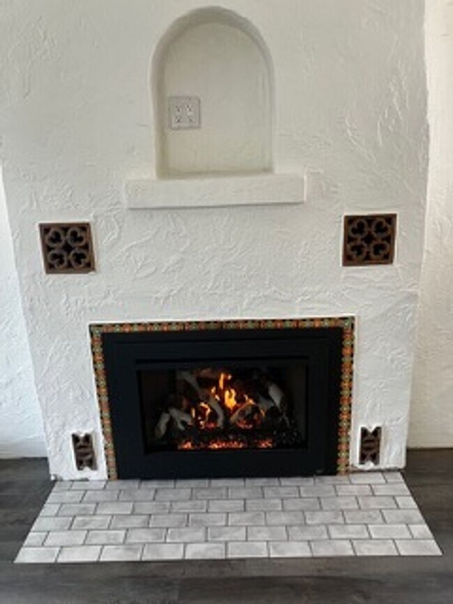 Photo - Howard St. Unidad Howard 667 Front House