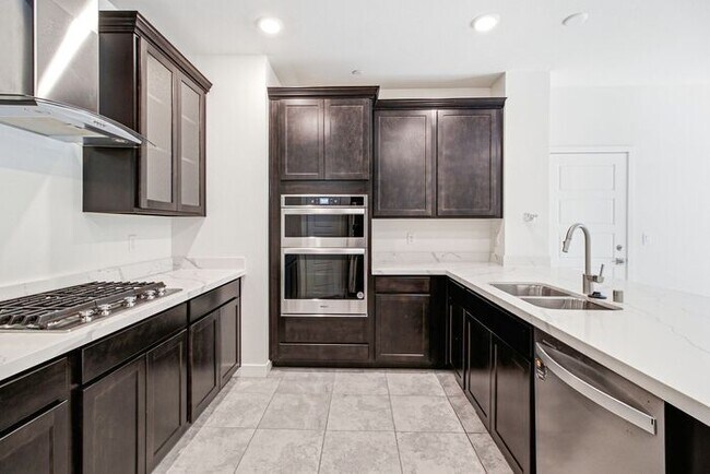 Building Photo - Beautiful 4-Bedroom Inspirada Home with Loft, Upgraded Kitchen & Private Backyard