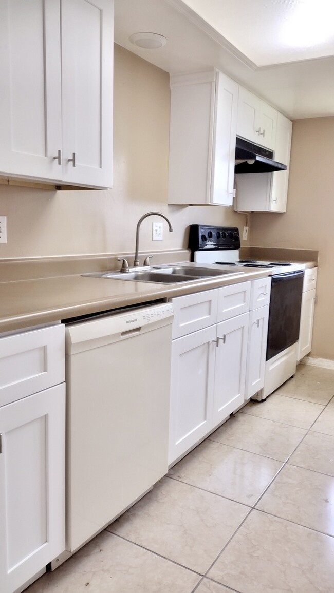 Photo - 1348 W Evans Cir Apartamentos Unidad B