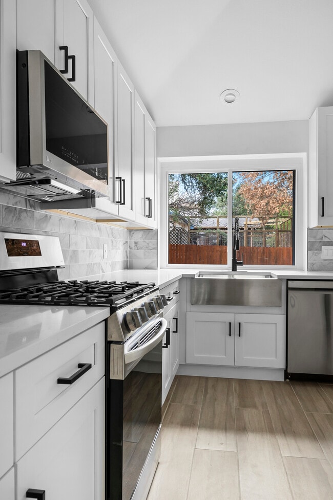 Photo - 6408 Back Bay Ln