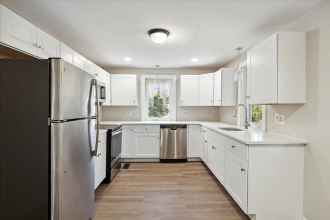 Building Photo - 3 Bedroom / 2.5 Bath House Available Now in Harleysville