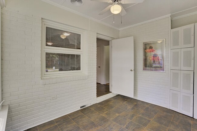 Photo - 121 Marshdale Ave SW