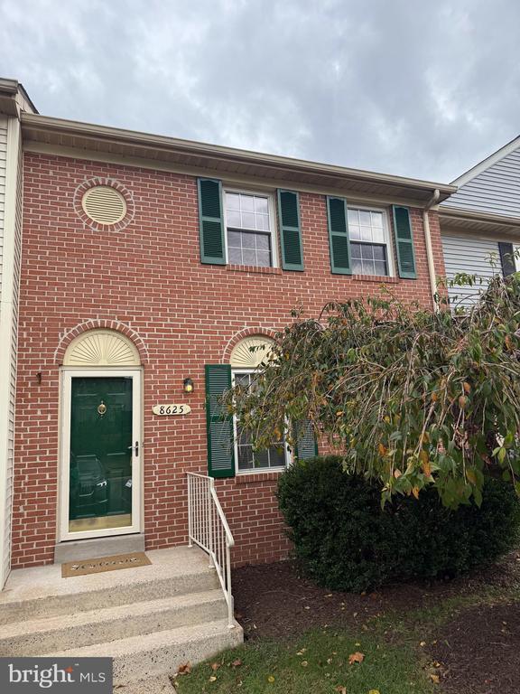 Building Photo - 8625 Point of Woods Dr