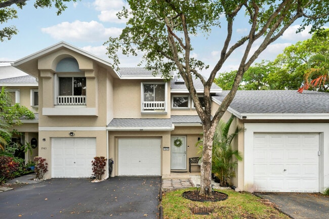 Building Photo - 1945 Discovery Cir E Rental