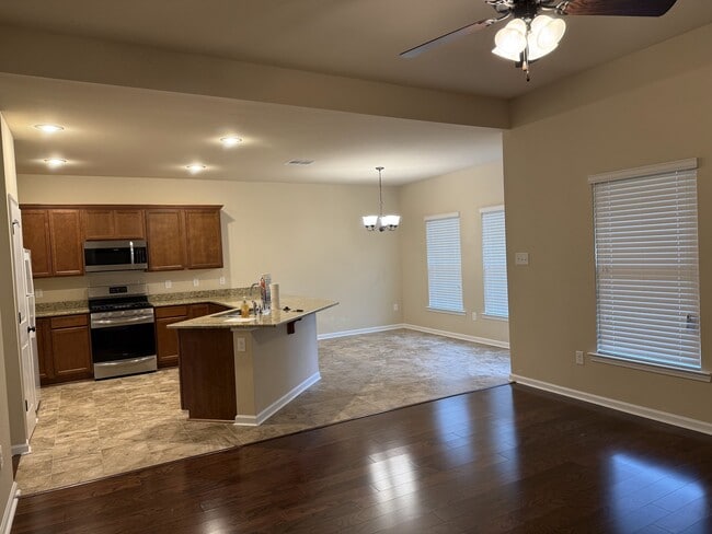 Photo - 734 Red Pine Dr