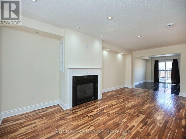 Photo - 409 Hobbs Crescent