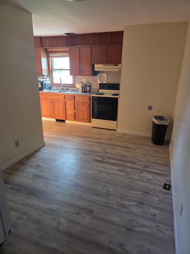 Kitchen - 1502 N Ridgeway Ave