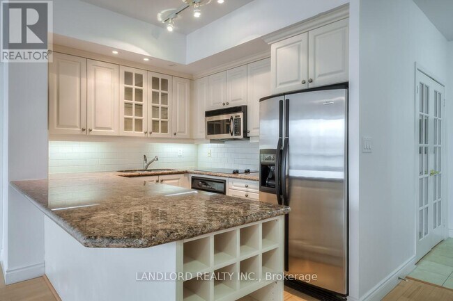 Photo - 77 McMurrich St Unit 307