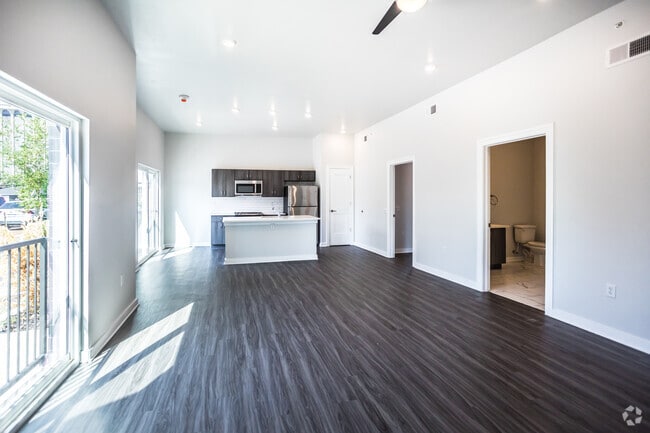 1 BR, 1 BA - 828SF