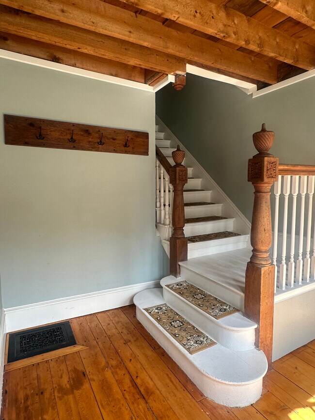 Common Entrance - 363 Concord Rd Unit 2
