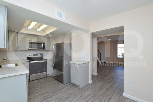 Photo - 1418 E Knoll Cir
