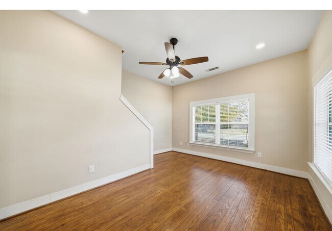 Photo - 4602 Ward St