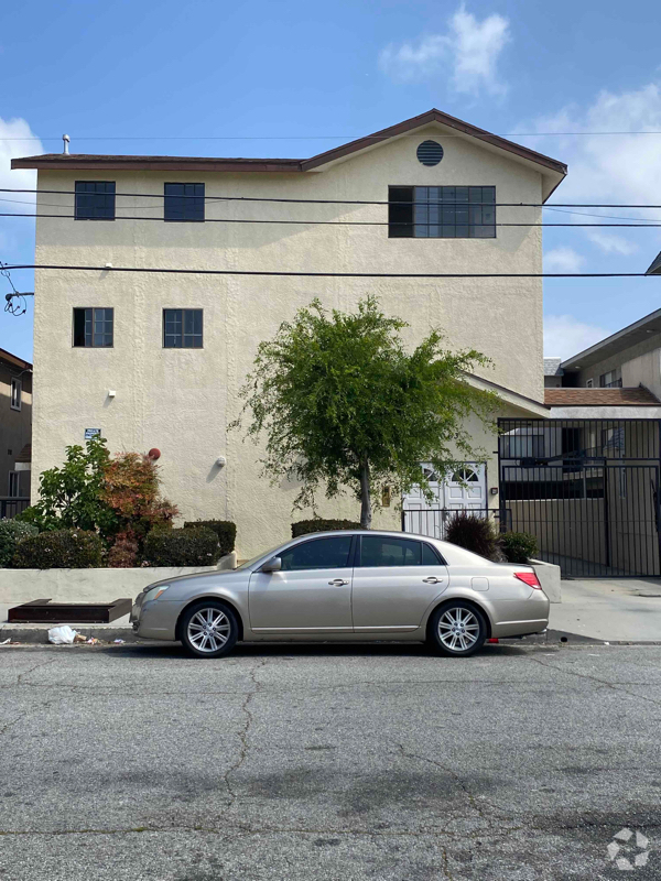 Building Photo - 4063 W 130th St Unit 1 Rental