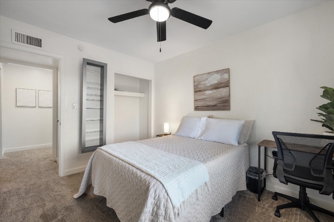 Photo - 334 W Horseshoe Ave