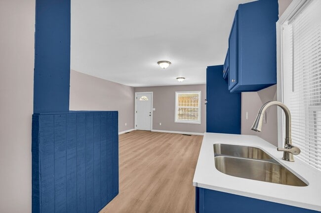 Photo - 597 Mary St SW