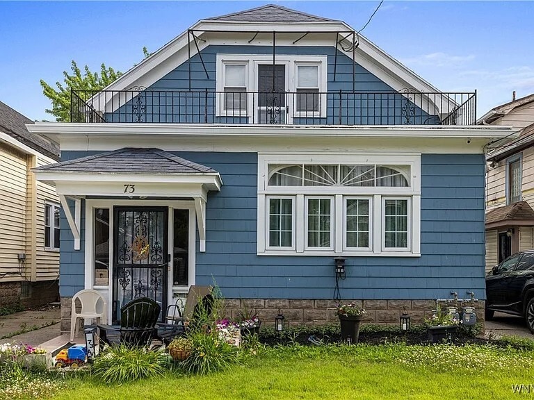 Large 2 Bedroom - 73 Easton Ave