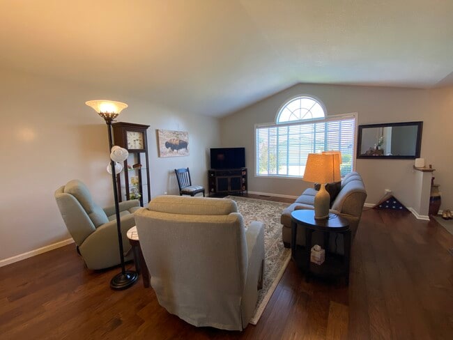 Photo - 103 Lookout Ln NW