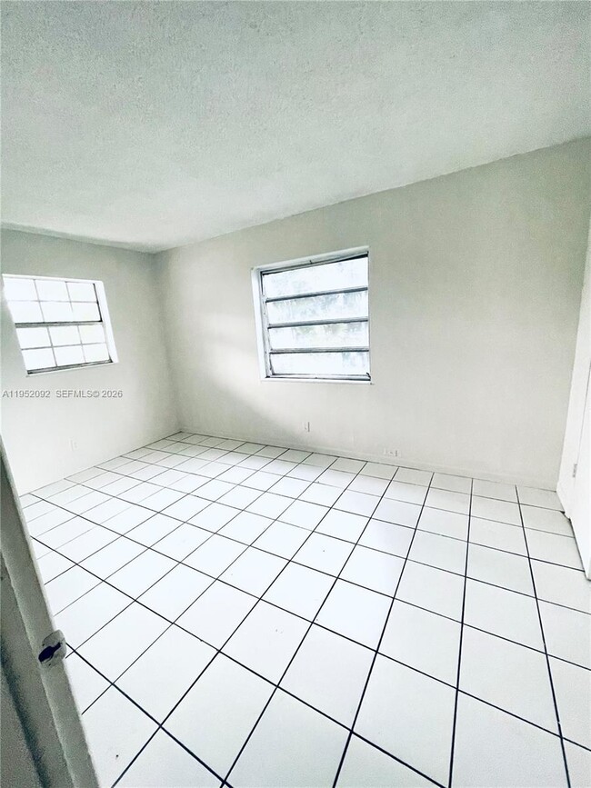 Photo - 400 SE 31st St Unidad 5