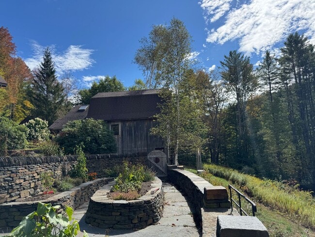 Building Photo - One Bedroom Cottage on 11 acres Rental