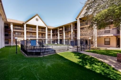 Photo - 218 N Texas Blvd