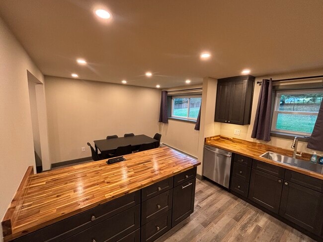 Photo - 124 Eastern Heights Dr Unit A