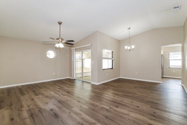 2928 Dana Ln
