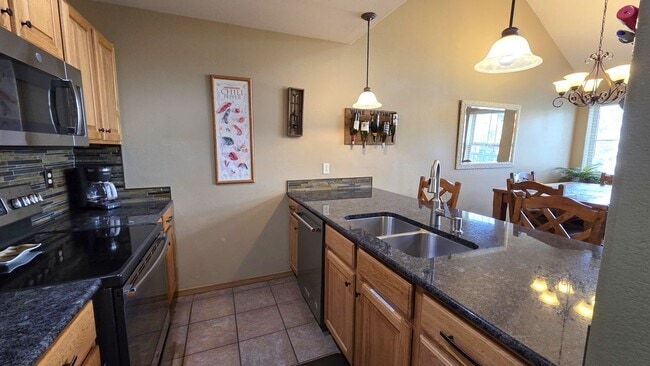 Photo - 720 Lakepoint Dr Unit B6