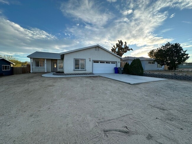 Building Photo - Welcome Home to this beautiful 3 Bed 2 Bath Home