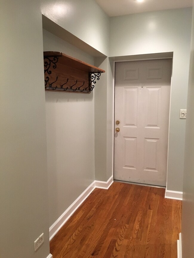 Entry - 3526 N Reta Ave Unit 1S
