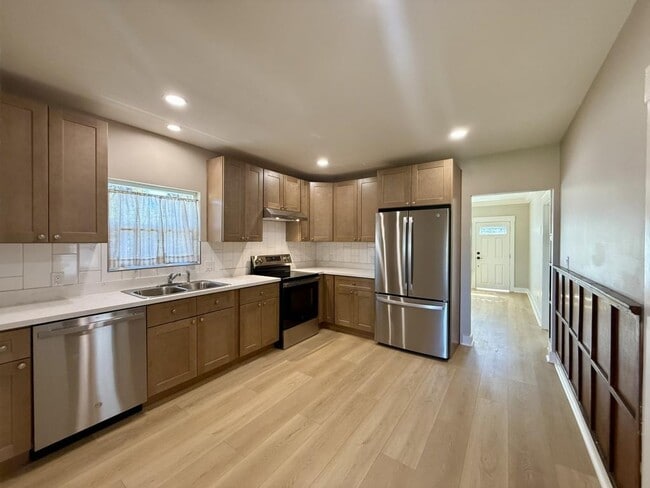 Photo - 731 River Ave