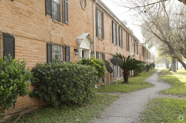 Concord Arms - Concord Arms Apartments