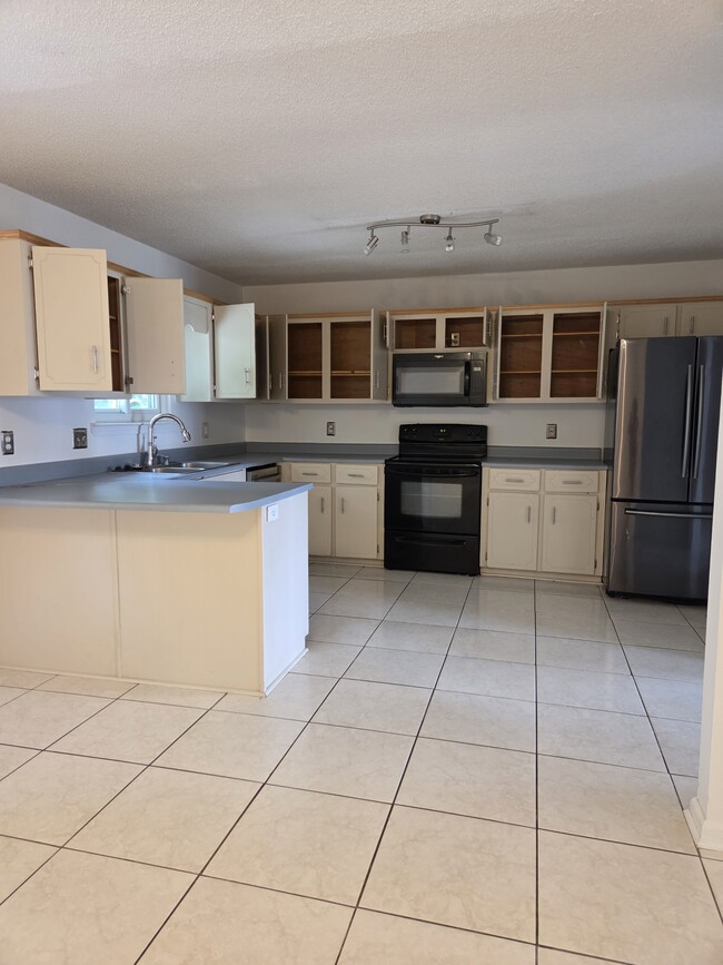 Photo - 945 Ruth Dr