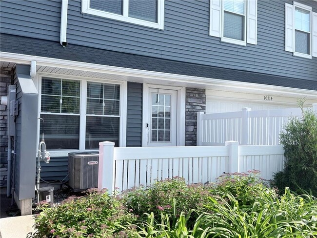Photo - 10518 Weston Wy N