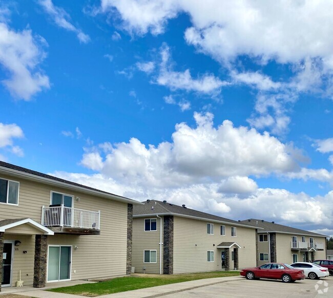Building Photo - 2 Bed 1 Bath + Detached Single Stall Garage Unit 513#2 Rental