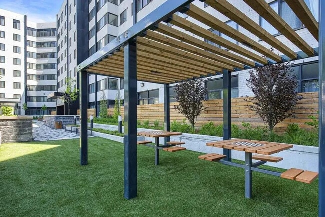 Photo - Dufferin Crossing