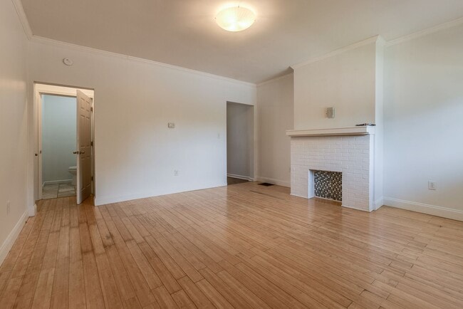 Photo - 2823 Cobden St Unit 1