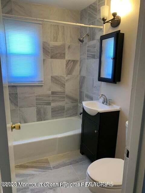 Photo - 175 Buckelew Ave Unidad BLDG 2 - Apt 14