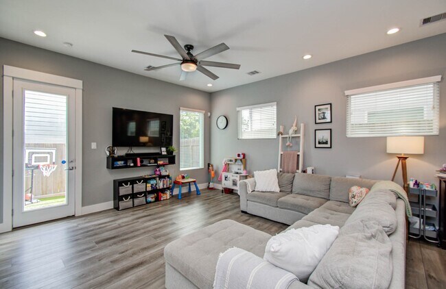 Photo - 1221 W Tidwell Rd